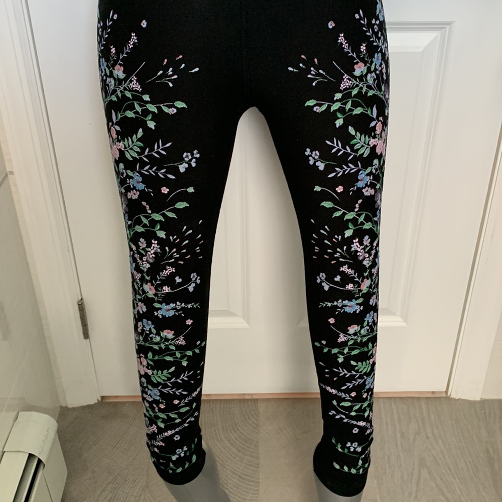 Gorgeous Size S Black with flower print on sides See Photos NWOT  beautiful
